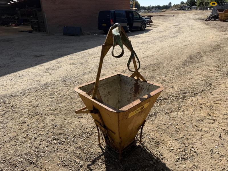 Concrete bucket 7