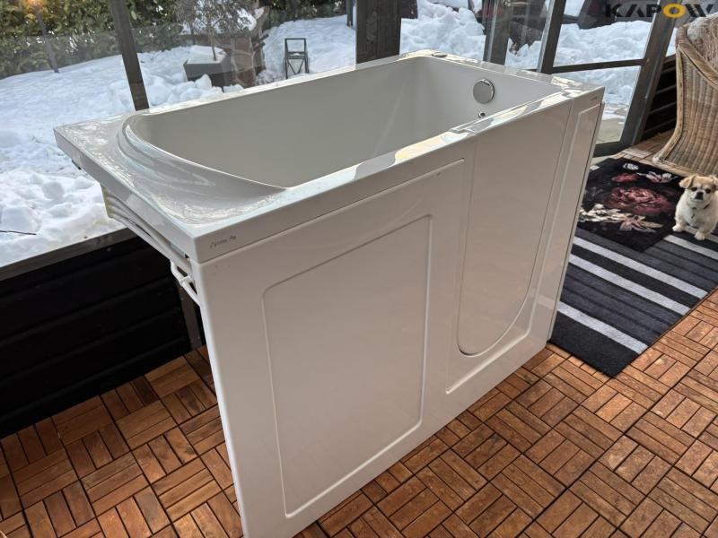 BioCote Access walk-in hot tub 3