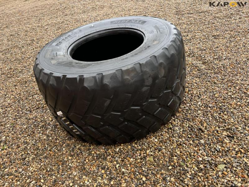 BKT 710/50-R26.5 tires 6