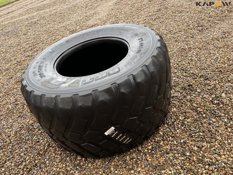 BKT 710/50-R26.5 tires 7