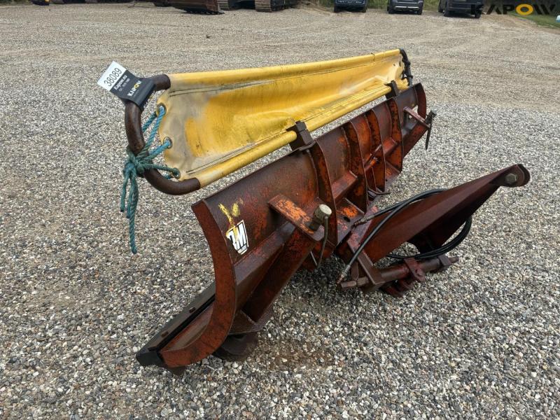 BM snow scraper with hydraulic piston 4