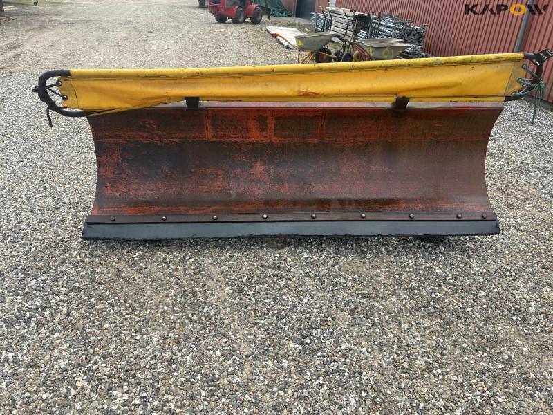 BM snow scraper with hydraulic piston 5