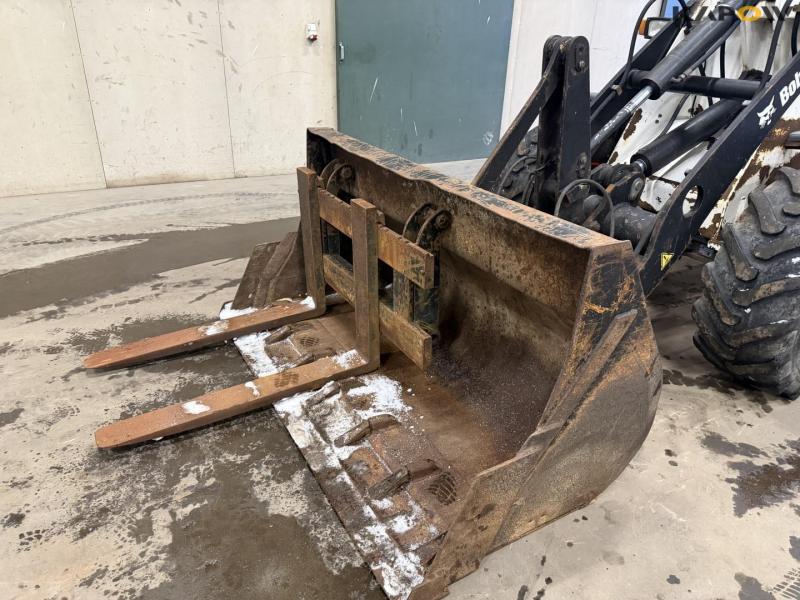 Bobcat AL440D loader 9