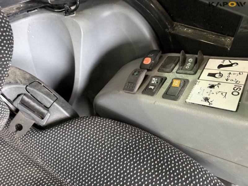 Bobcat E20Z mini excavator 34