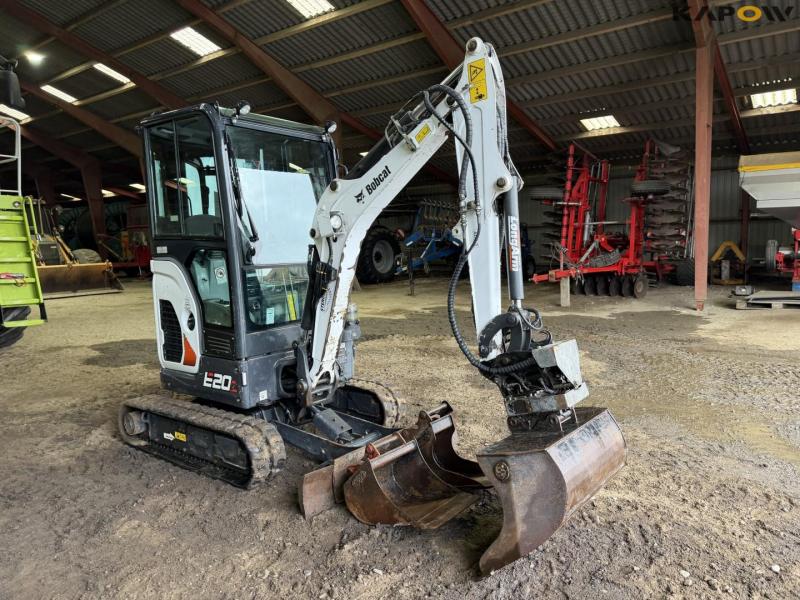 Bobcat E20z mini excavator 3