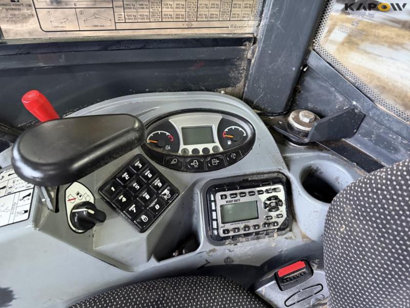 Bobcat E20z mini excavator 31