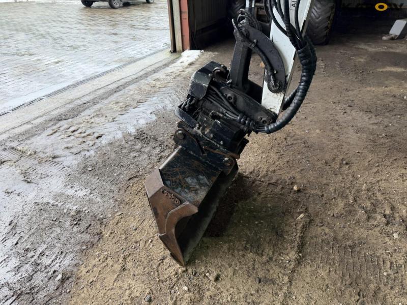 Bobcat E27 mini excavator 10