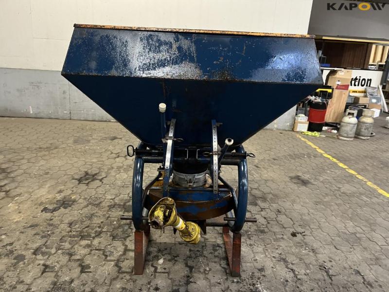 Bogballe B-700 fertilizer spreader 2