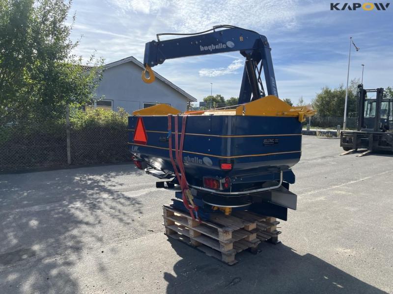 Bogballe L2W Z Plus fertilizer spreader with BXL 1300 crane 5