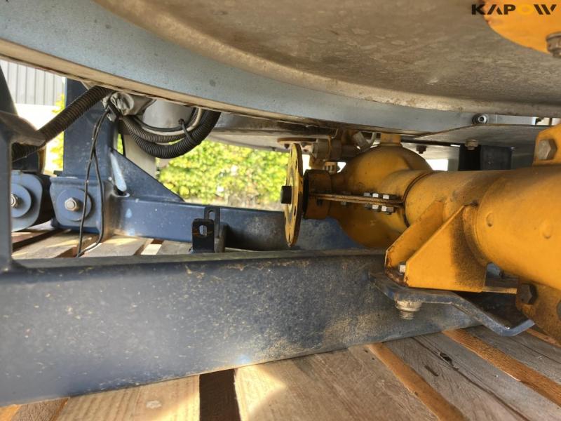 Bogballe L2W Z Plus fertilizer spreader with BXL 1300 crane 21