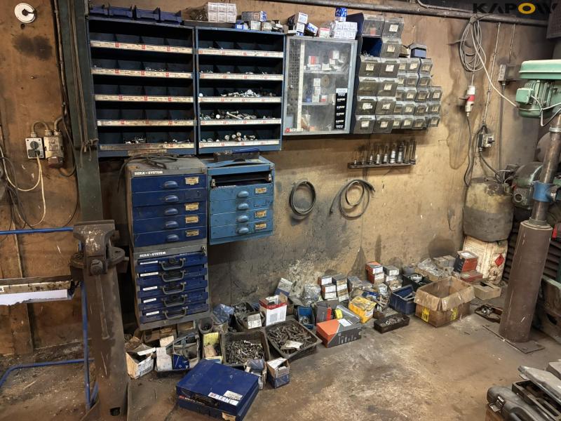 Bolts and assortment boxes with contents 2