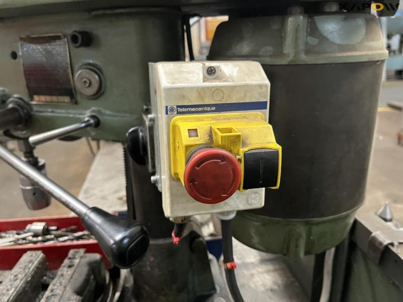 Table with pillar drill and accessories 8