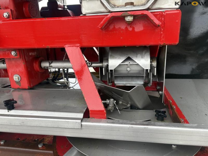 Bredal A2X mounted fertilizer spreader 9