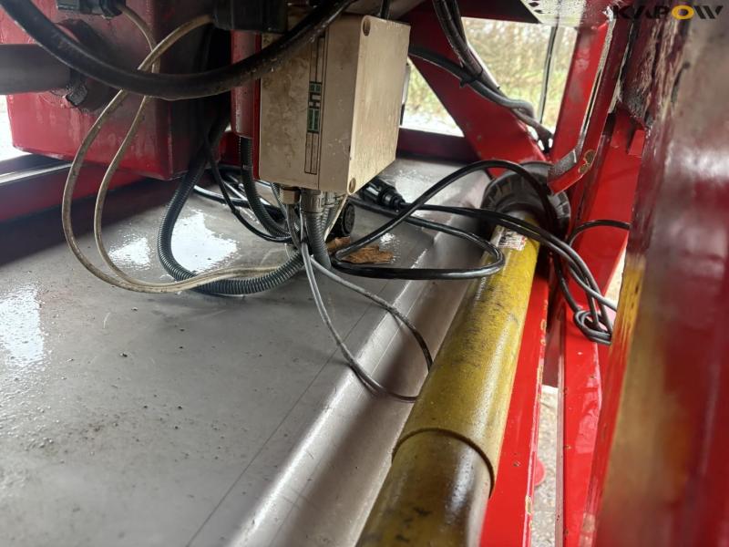 Bredal A2X mounted fertilizer spreader 18