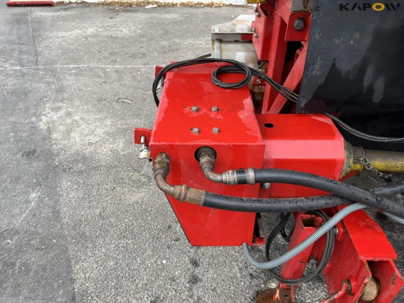 Bredal B2XL fertilizer spreader 12