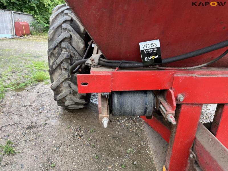 Bredal B6 fertilizer spreader 12