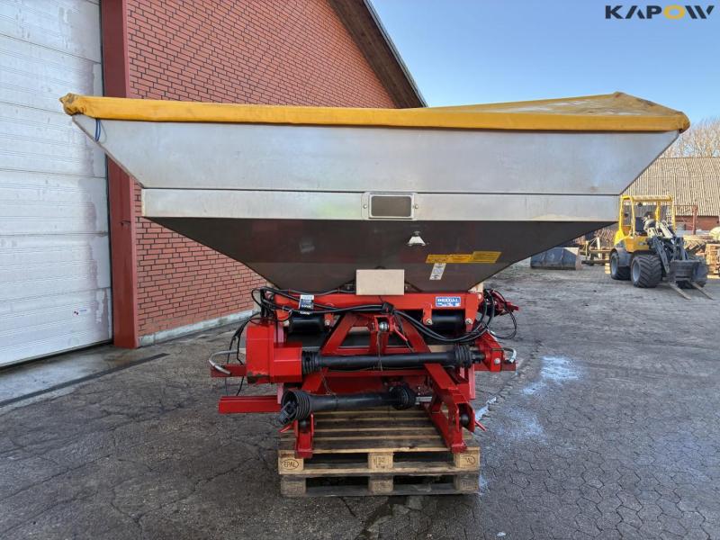 Bredal F2 fertilizer spreader 3