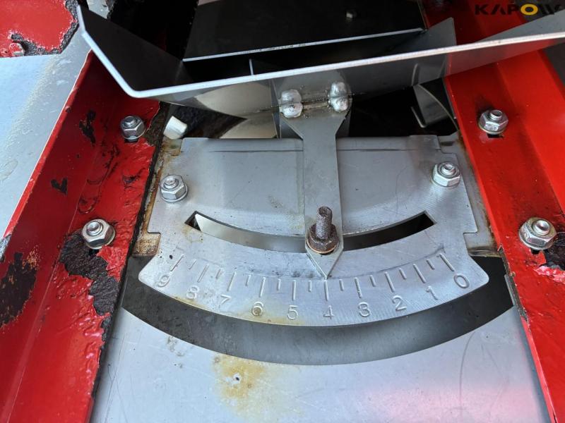 Bredal F2 fertilizer spreader 27