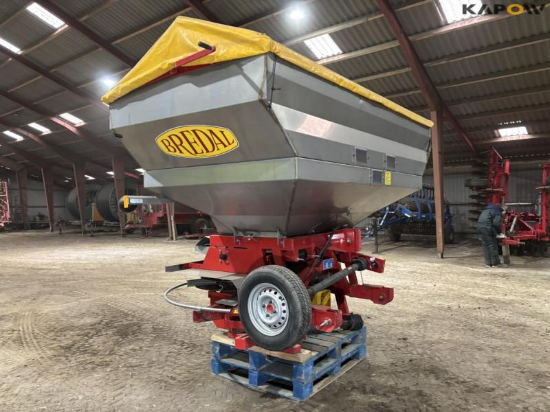 Bredal F2RF mounted fertilizer spreader 3