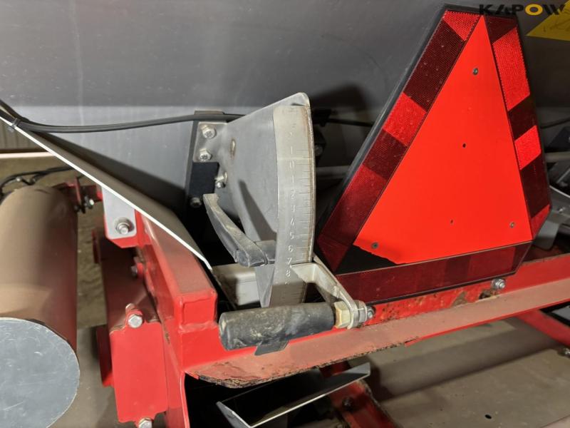 Bredal F2RF mounted fertilizer spreader 27