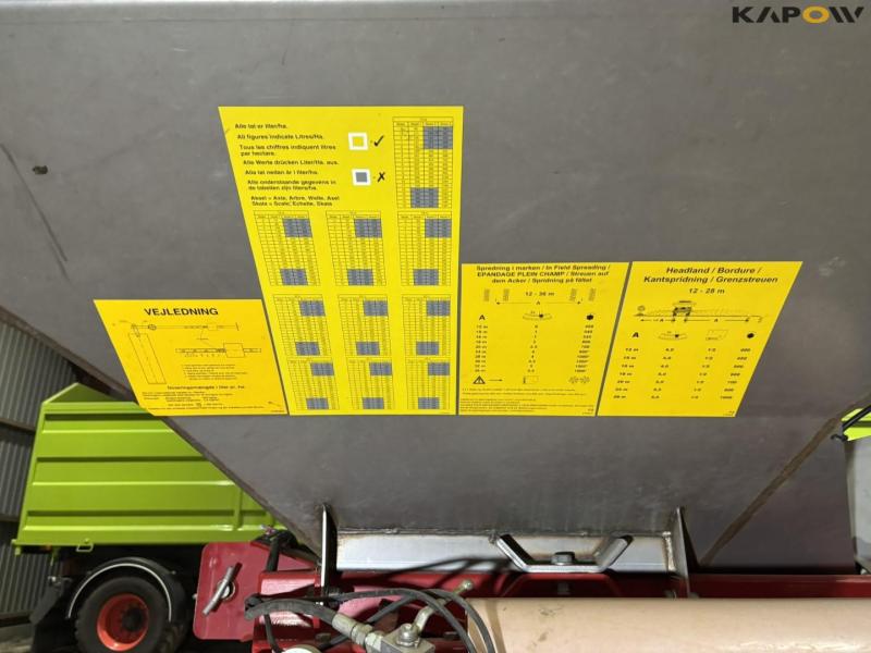 Bredal F2RF mounted fertilizer spreader 34