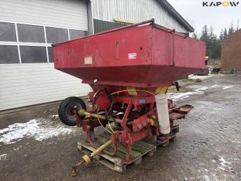 Bredal fertilizer spreader