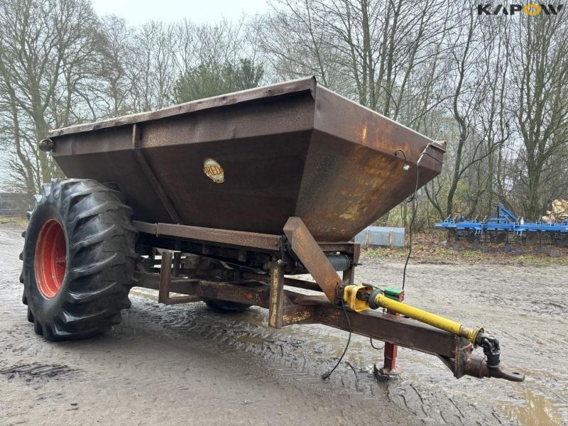 Bredal lime spreader 3