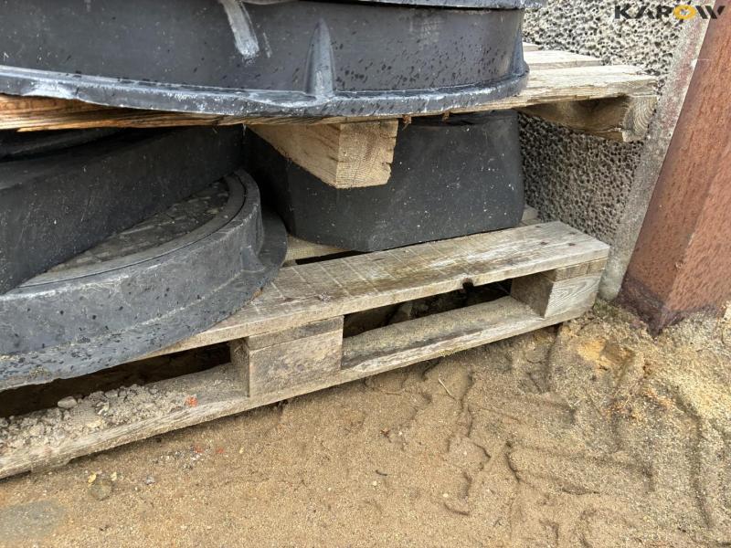 Plastic wells and grates 8