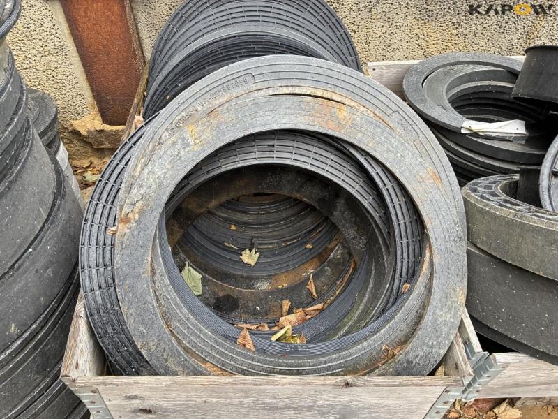 Plastic wells and grates 24