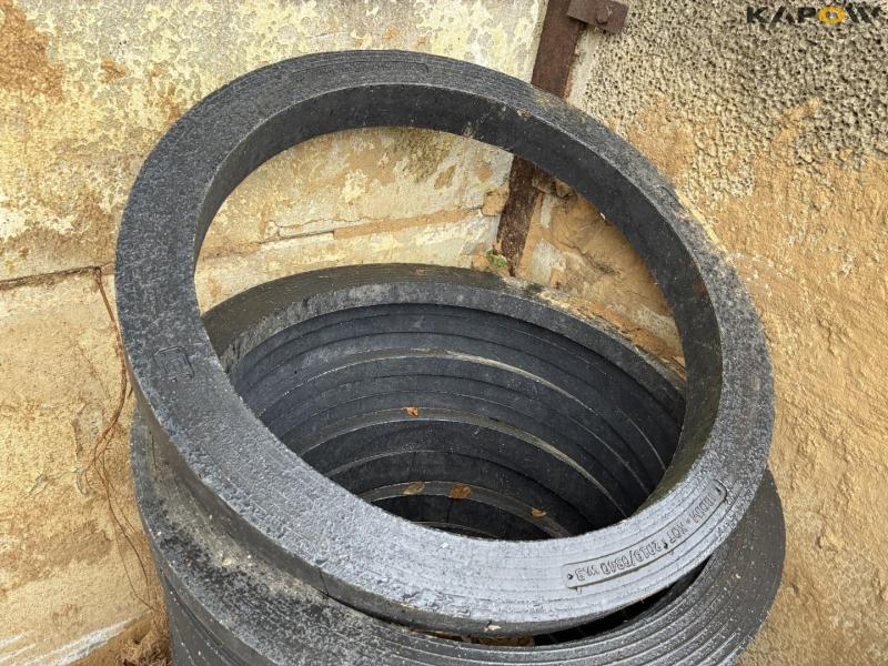 Plastic wells and grates 40