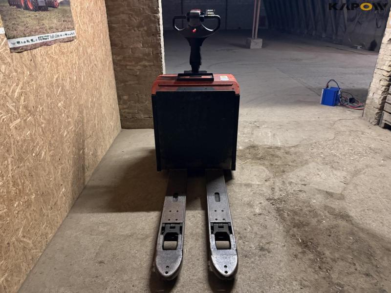 BT LPE 240/S electric stacker 2