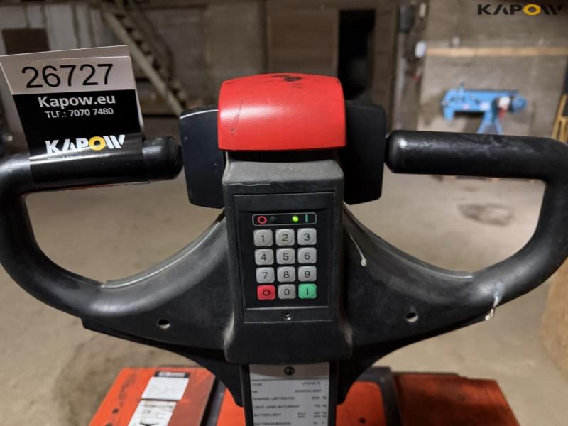 BT LPE240/S electric stacker 5