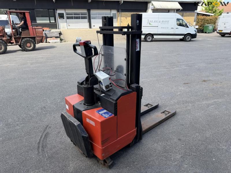 BT LSF 1250 electric stacker 5