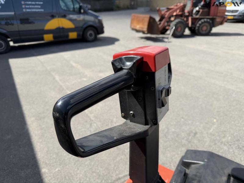 BT LSF 1250 electric stacker 16