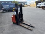 BT LSF 1250 electric stacker 3
