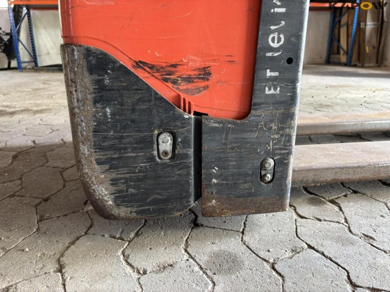 BT LWE 130 electric pallet truck 10
