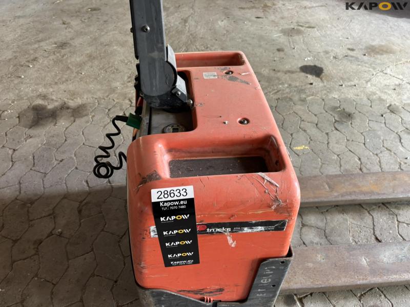 BT LWE 130 electric pallet truck 11