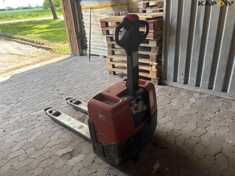 BT LWE 130 electric pallet truck 5