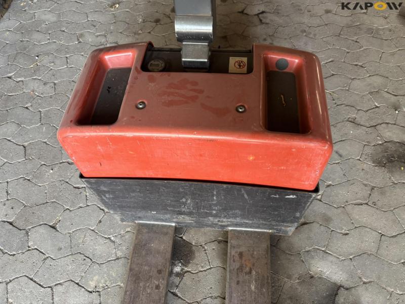 BT LWE 130 electric pallet truck 8