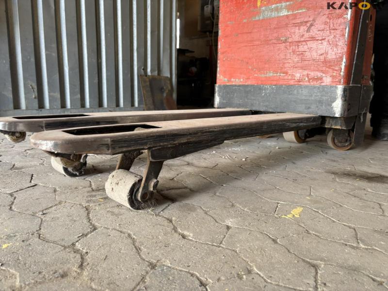 BT LWE 180 electric pallet truck 41