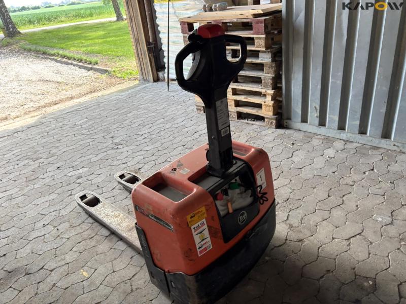 BT LWE 180 electric pallet truck 12