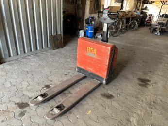 BT LWE 180 electric pallet truck