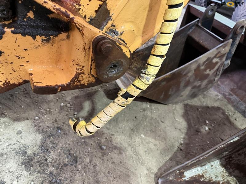 Case 695 backhoe loader 24