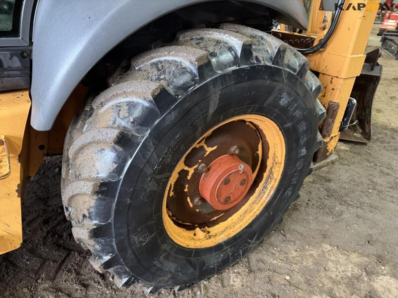 Case 695 backhoe loader 33