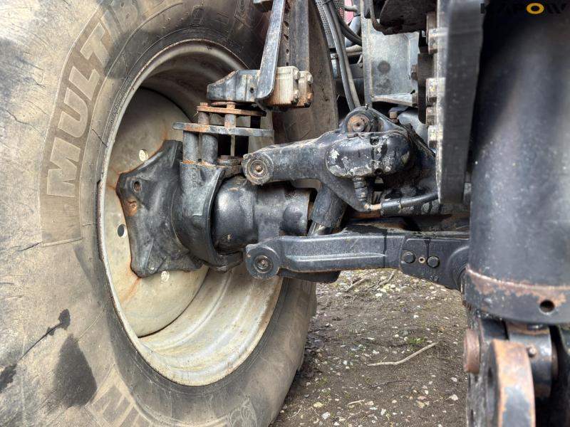 Case CVX 1155 4 WD tractor with front loader 26