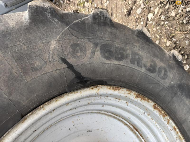 Case CVX 1155 4 WD tractor with front loader 30