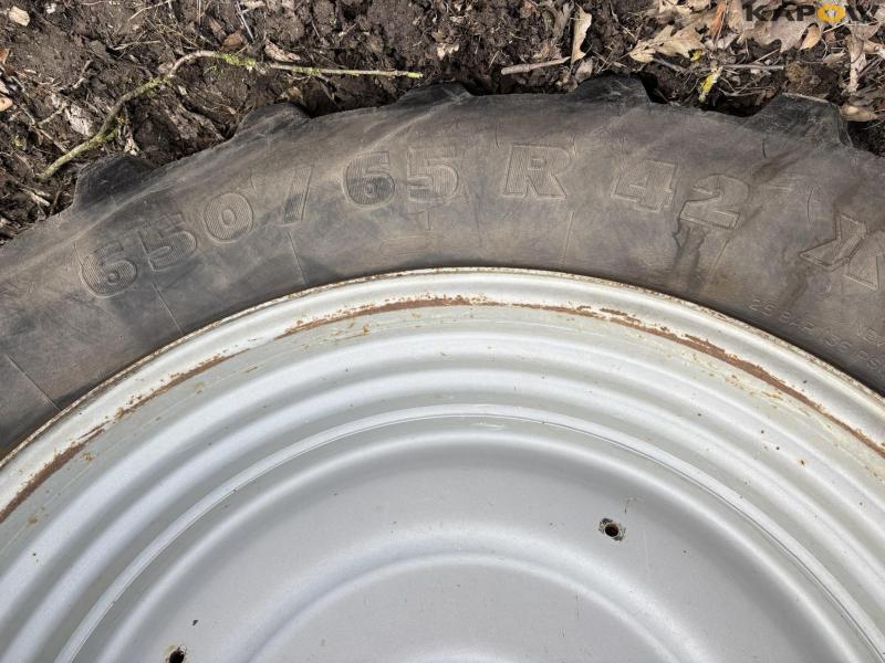 Case CVX 1155 4 WD tractor with front loader 37