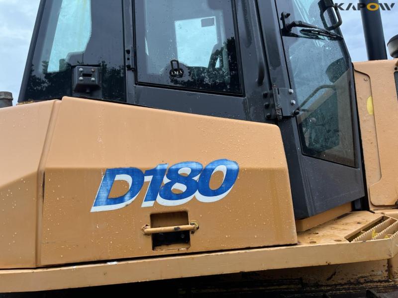 Case/New Holland D180 dozer with 3 tooth ripper 22