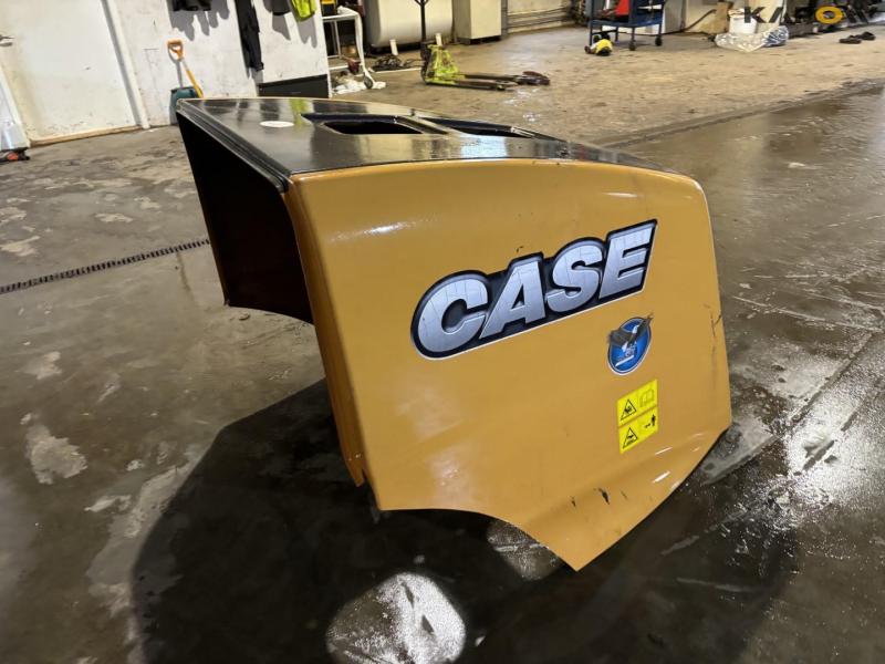 Case wheel loader tailgate 5