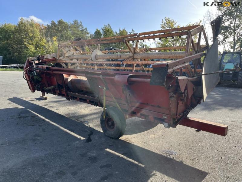 Case IH 825 header with side knife 7